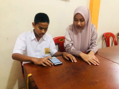Peserta didik mengisi lembar survey