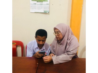 Peserta didik mengisi lembar survey