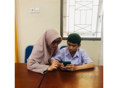 Peserta didik mengisi lembar survey