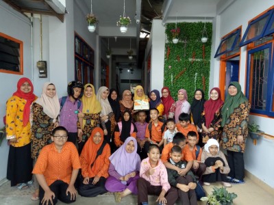 Kepala Sekolah bersama Majelis Guru dan Siswa
