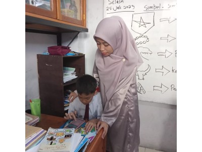 Peserta didik mengisi lembar survey
