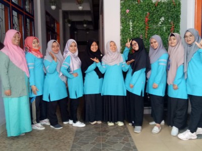 Kepala Sekolah bersama Majelis Guru