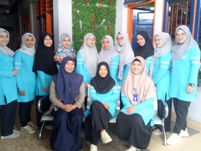 Kepala Sekolah bersama Majelis Guru