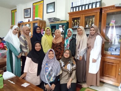 Kepala Sekolah bersama Majelis Guru