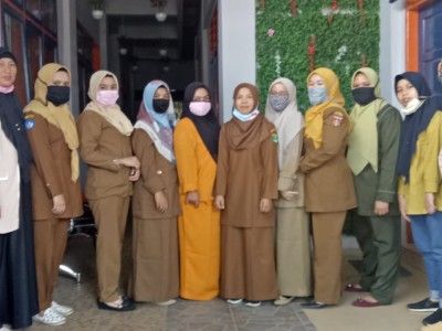 Kepala Sekolah bersama Majelis Guru
